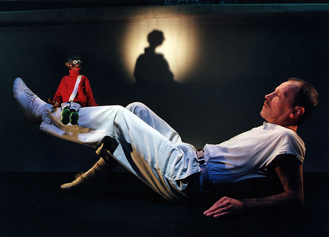 Heinz Samm und die Marionette Jim Knopf tanzen den Boléro.